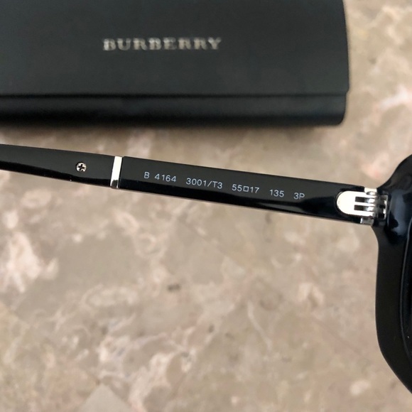 Burberry sunglasses with case - Picture 4 of 7